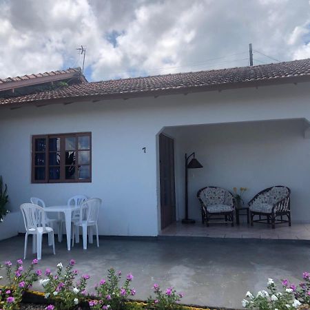 Casinha De Praia Na Fazenda Da Armacao Governador Celso Ramos Esterno foto